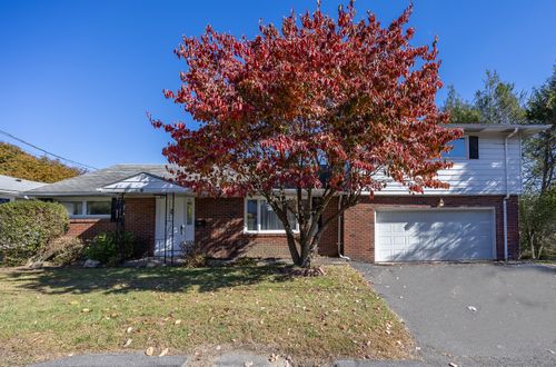 81 Esther Ave, Waterbury, CT, 06708-4818 | Card Image