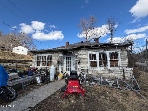 210 Grand Ave Ne, Coeburn, VA, 24230-4105 | Card Image