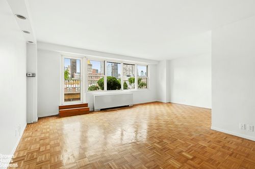 18s-305 E 24th St, New York, NY, 10010-4029 | Card Image