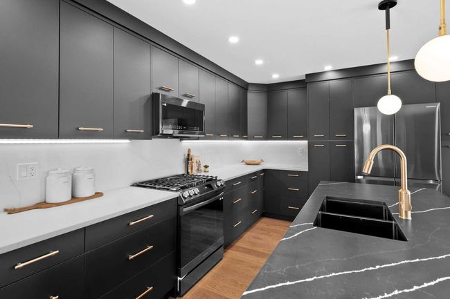 77 Kirby Pl Sw, House detached with 4 bedrooms, 3 bathrooms and 4 parking in Calgary AB | Image 8