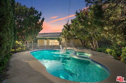 22116 Blythe St, Canoga Park, CA, 91304-5112 | Card Image