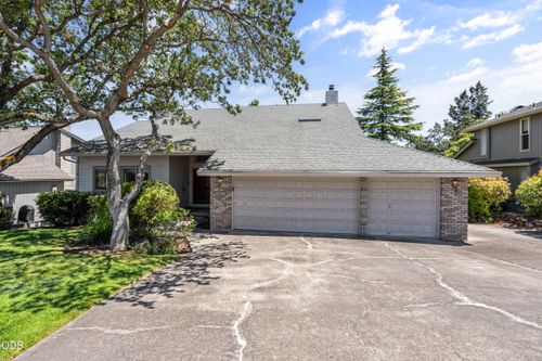 1031 Kristen Dr, Medford, OR, 97504-8516 | Card Image