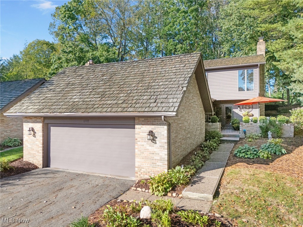Cedar Ln, Canton, OH 44708