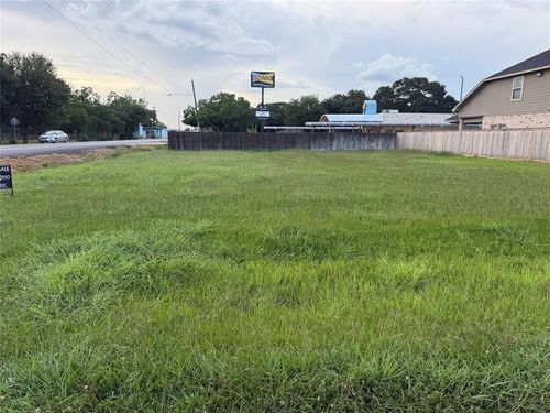 908 Roberts St, East Bernard, TX, 77435-9437 | Card Image