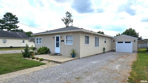 705 S Walnut St, Sesser, IL, 62884-2040 | Card Image