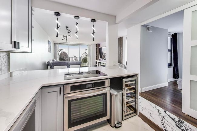 APT-3705 - 3660 N Lake Shore Dr, Condo with 1 bedrooms, 1 bathrooms and 1 parking in Chicago IL | Image 8