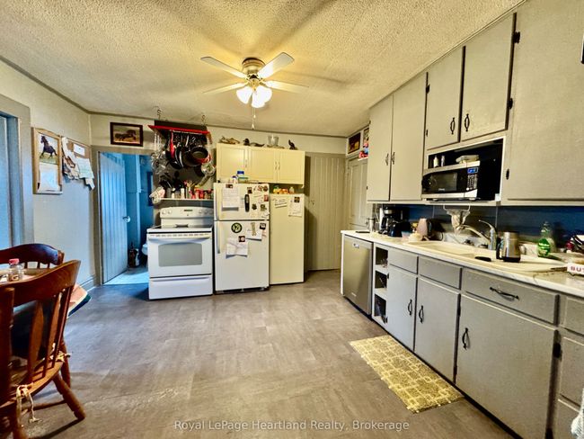 663 Josephine St, House other with 2 bedrooms, 1 bathrooms and 2 parking in Huron ON | Image 12