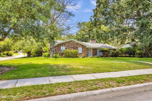 729 Canterbury Dr, Biloxi, MS, 39532-4303 | Card Image