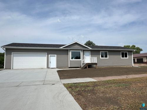 111 N Minnie St Street, Howard, SD, 57349 | Card Image