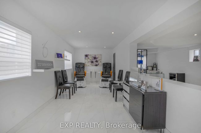 15 Centre St S, Home with 1 bedrooms, 1 bathrooms and 8 parking in Brampton ON | Image 8