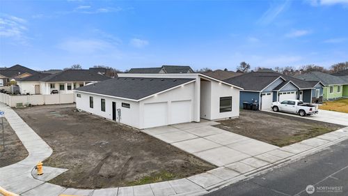 501 S Sand Dunes Rd, Moses Lake, WA, 98837-8336 | Card Image