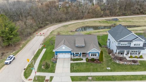 402 Burnt Sienna Dr, Middleton, WI, 53562-9100 | Card Image