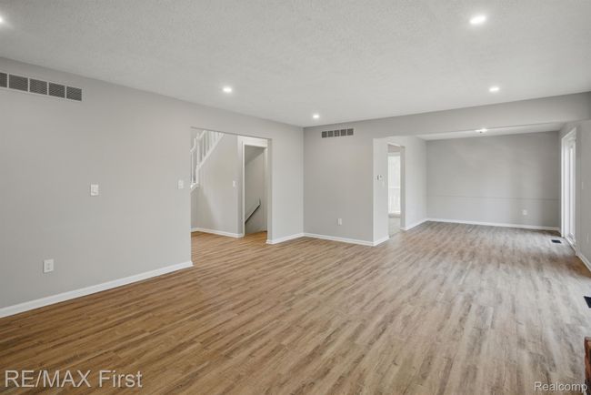 6620 Red Cedar Ln, Condo with 3 bedrooms, 3 bathrooms and null parking in West Bloomfield MI | Image 17