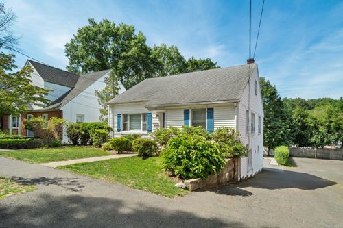 52 Pemberwick Rd, Greenwich, CT, 06831-5043 | Card Image