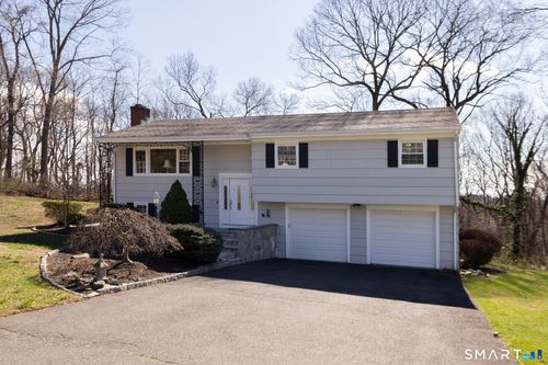 100 Oakridge Rd, Trumbull, CT, 06611-5213 | Card Image