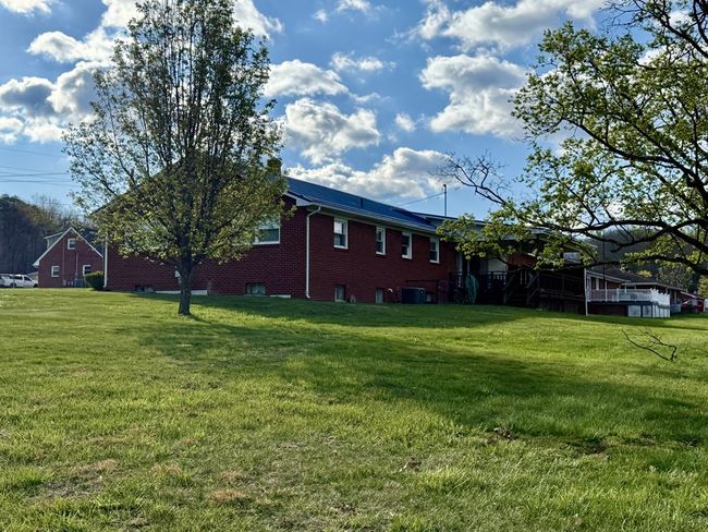 186 Summit Dr, Home with 3 bedrooms, 2 bathrooms and null parking in Peterstown WV | Image 22