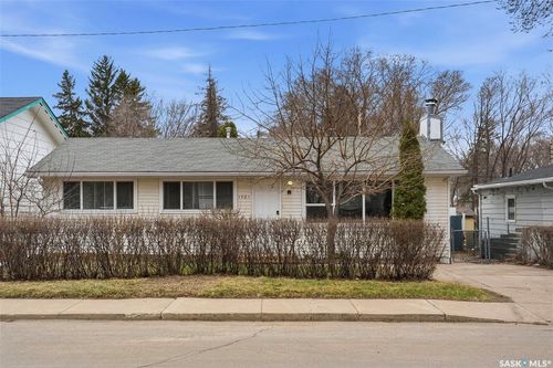 1721 Av E N, Saskatoon, SK, S7L1V3 | Card Image