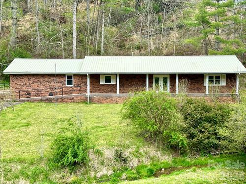 208 Murdock Rd, Bakersville, NC, 28705-8007 | Card Image