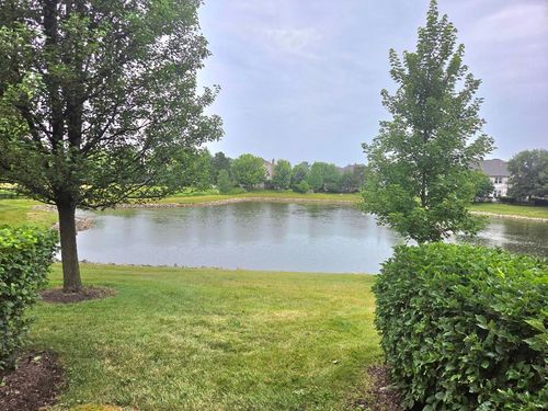 2034 Ivy Ridge Dr, Hoffman Estates, IL, 60192-4152 | Card Image
