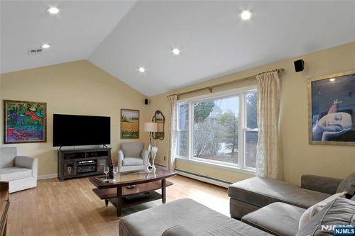 364 Piermont Ave, Hillsdale, NJ, 07642-2222 | Card Image