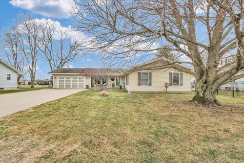 703 E Washington St, Tolono, IL, 61880-9561 | Card Image