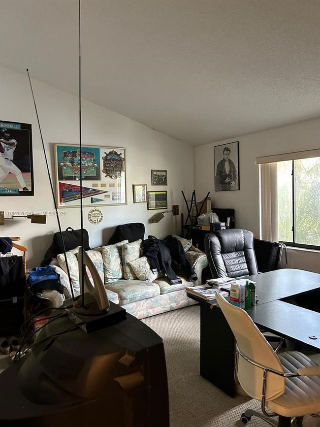 2M - 19943 Ne 5 Th Ct, Condo with 2 bedrooms, 2 bathrooms and null parking in Miami FL | Image 7