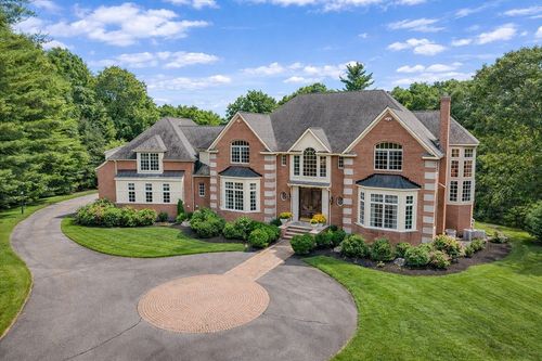 8 Stratford Way, Lincoln, MA, 01773-2812 | Card Image