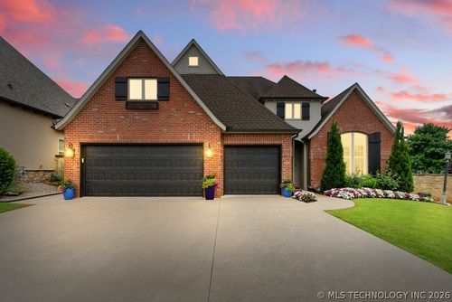 9402 E 109th St, Tulsa, OK, 74133-6372 | Card Image