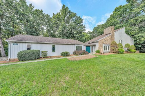 5975 Lakemont Dr, Roanoke, VA, 24018-1009 | Card Image