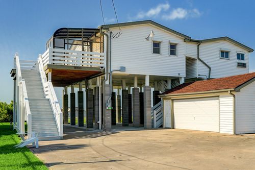 9814 Airways Ln, Galveston, TX, 77554-6382 | Card Image
