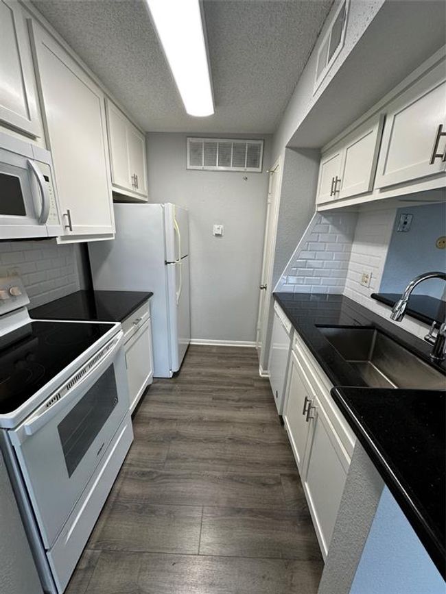 APT-287 - 250 El Dorado Blvd, Townhouse with 1 bedrooms, 1 bathrooms and 1 parking in Webster TX | Image 6