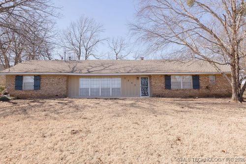 1117 Scenic Dr, Ada, OK, 74820-8540 | Card Image