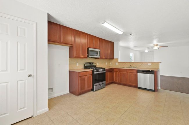 Dining Area | Image 15