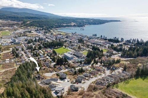 5628 Medusa Pl, Sechelt, BC, V7Z3A3 | Card Image