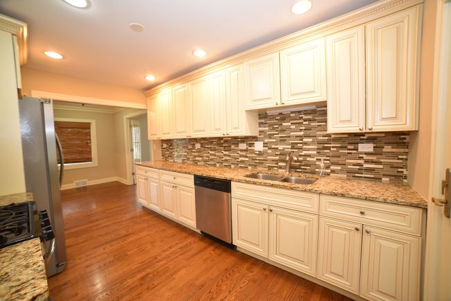 813 S Wolf Rd, House other with 3 bedrooms, 3 bathrooms and 2 parking in Des Plaines IL | Image 21
