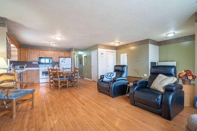 1201 49 Avenue, Home with 5 bedrooms, 2 bathrooms and 1 parking in Lloydminster SK | Image 7