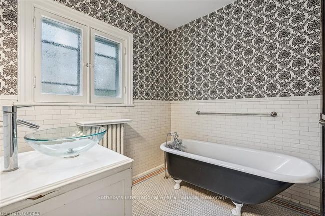 30 South St W, House other with 6 bedrooms, 4 bathrooms and 7 parking in Dundas ON | Image 39