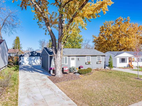 112514 Washington Ln, Chaska, MN, 55318-1427 | Card Image