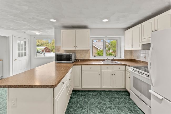 76 Choctaw Dr, House other with 3 bedrooms, 1 bathrooms and 3 parking in Buzzards Bay MA | Image 16