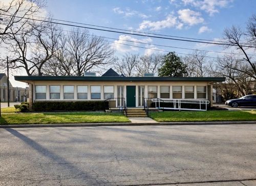 b-413 E Broadway Street, Gainesville, TX, 76240 | Card Image