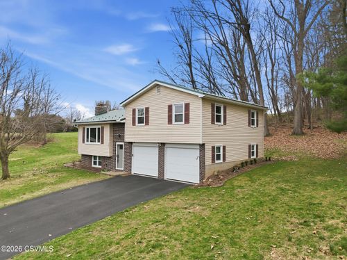 704 Bogar Dr, Selinsgrove, PA, 17870-9349 | Card Image