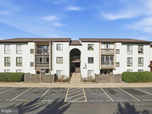 apt-104-611 Center St, Herndon, VA, 20170-5009 | Card Image