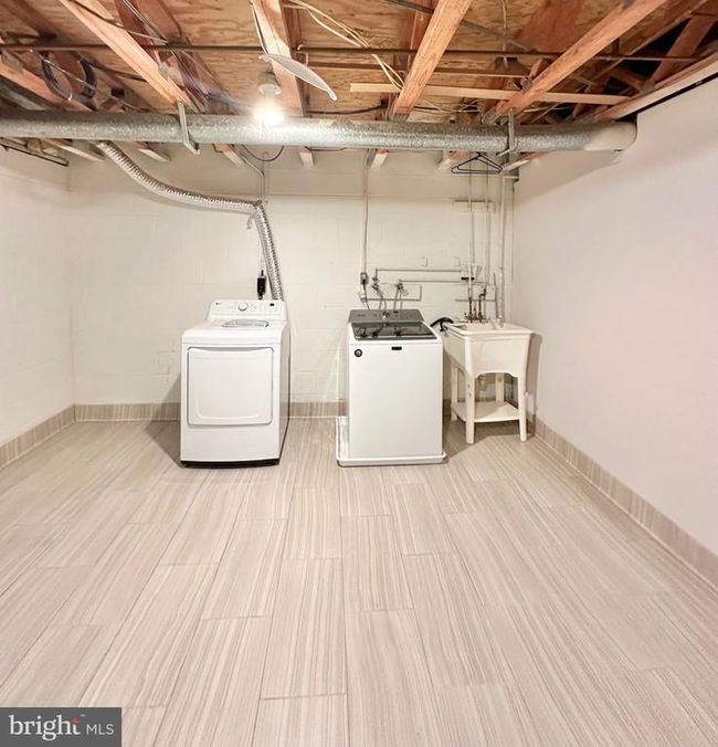 2021 Lakebreeze Way, Townhouse with 3 bedrooms, 4 bathrooms and null parking in RESTON VA | Image 38