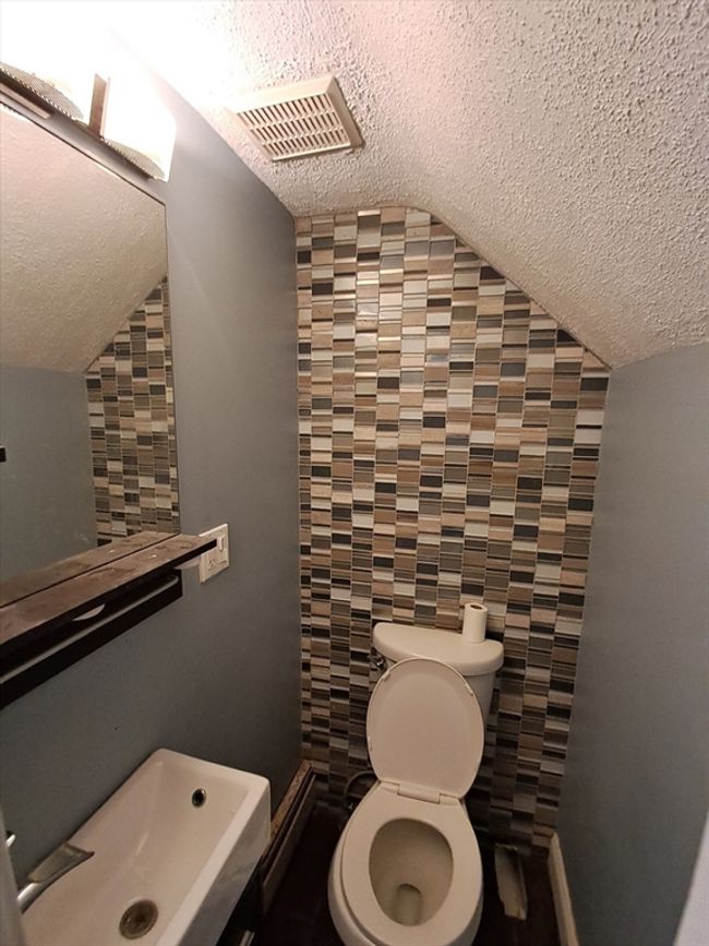 27 Hill St, House other with 3 bedrooms, 2 bathrooms and 4 parking in Raynham MA | Image 17
