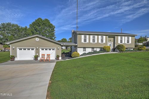 121 Brookview Dr, Newport, TN, 37821-7031 | Card Image