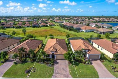 10202 Marbella Drive, House other with 3 bedrooms, 3 bathrooms and null parking in Bradenton FL | Image 2