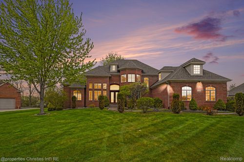 16987 Kings Fairway Ln, Grand Blanc, MI, 48439-3504 | Card Image
