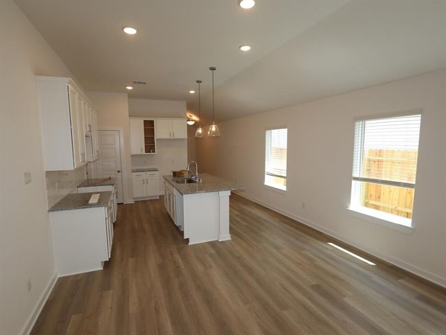31911 Splendor Dr, House other with 4 bedrooms, 2 bathrooms and 2 parking in Fulshear TX | Image 11