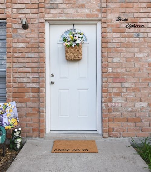 318 Mediterranean Dr, Corpus Christi, TX, 78418-2906 | Card Image