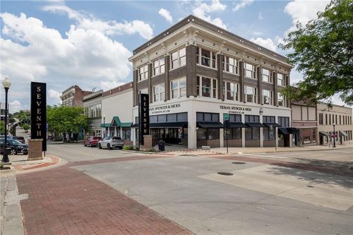 702 Felix Street, St Joseph, MO, 64501 | Card Image